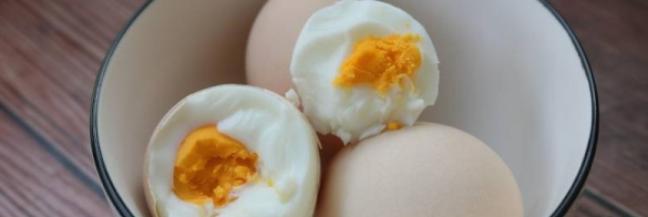 雞蛋特別難剝皮為什麼，如何解決雞蛋難剝皮的問題